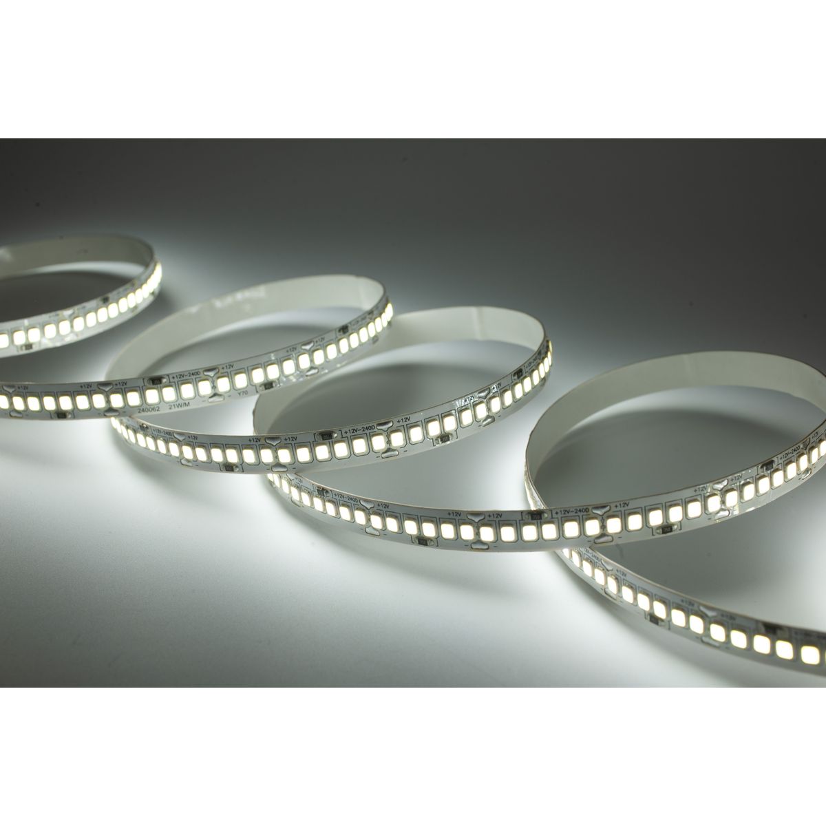 Светодиодная лента LEDS POWER 2835 240/м (21Вт/м) 12В холодная 008769