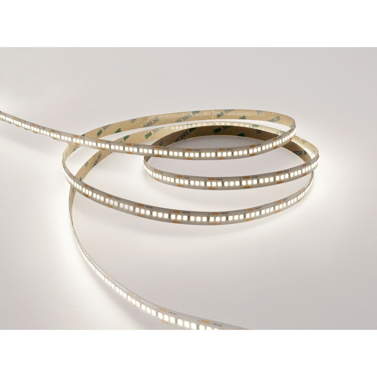 Светодиодная лента LEDS POWER 2835 240/м (18Вт/м) 12В нейтральная 002293