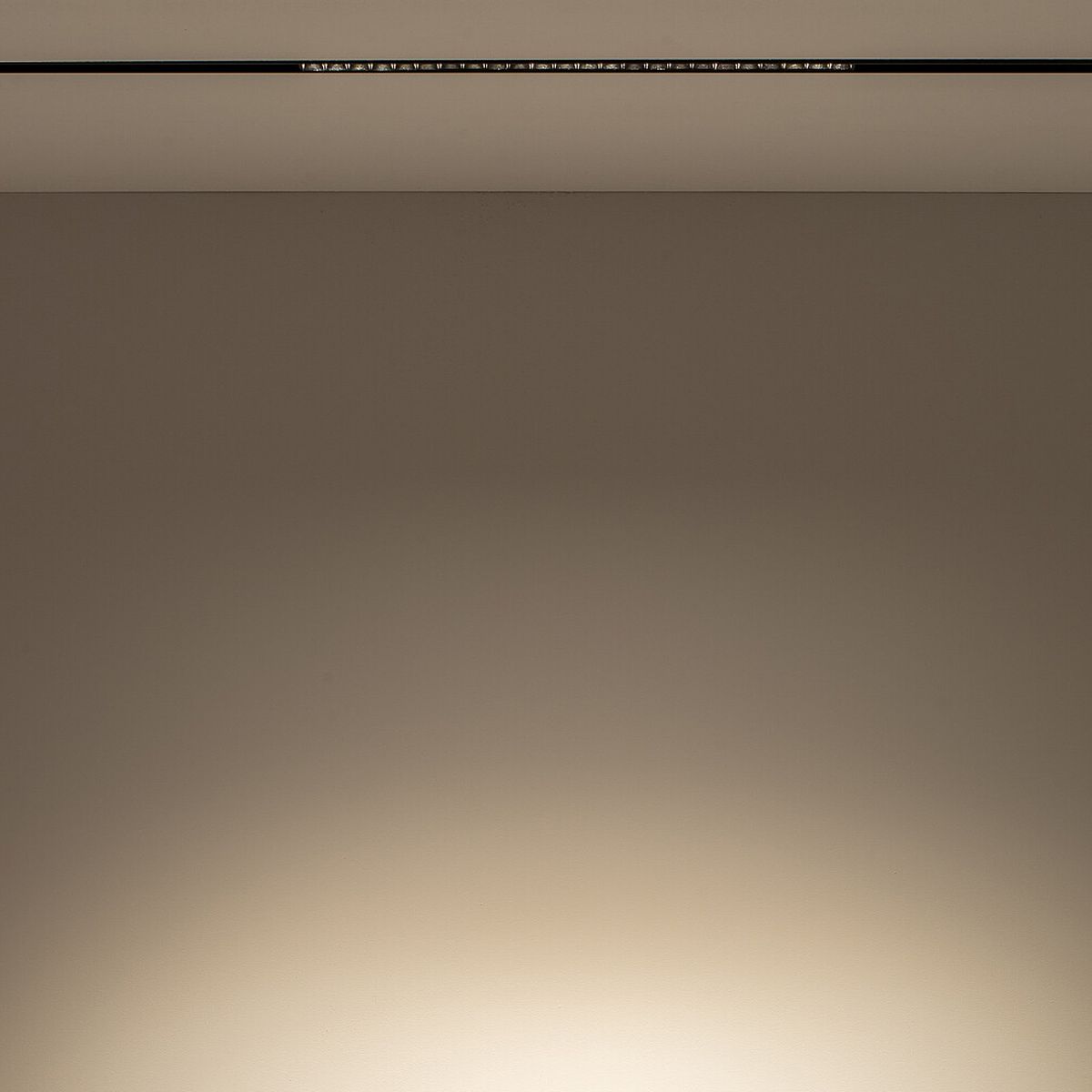 Трековый магнитный светильник Nowodvorski Focus Led Black 10150