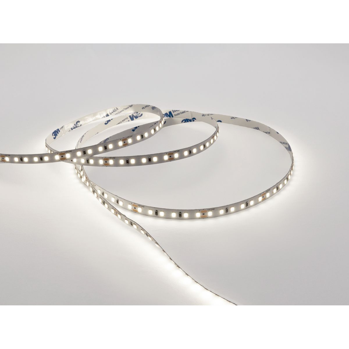 Светодиодная лента LEDS POWER 2835 120/м (9,6Вт/м) 24В 10м/кат. хол. FLOWING WATER 004778