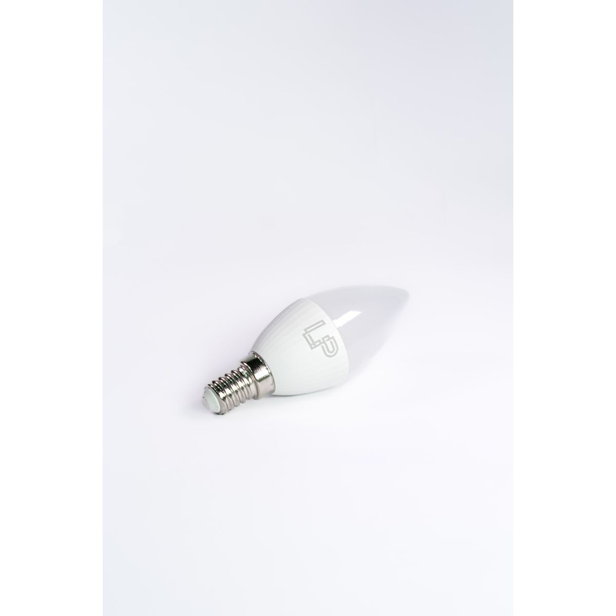 Светодиодная лампа LEDS POWER C37 E14 6Вт 3000К 006666