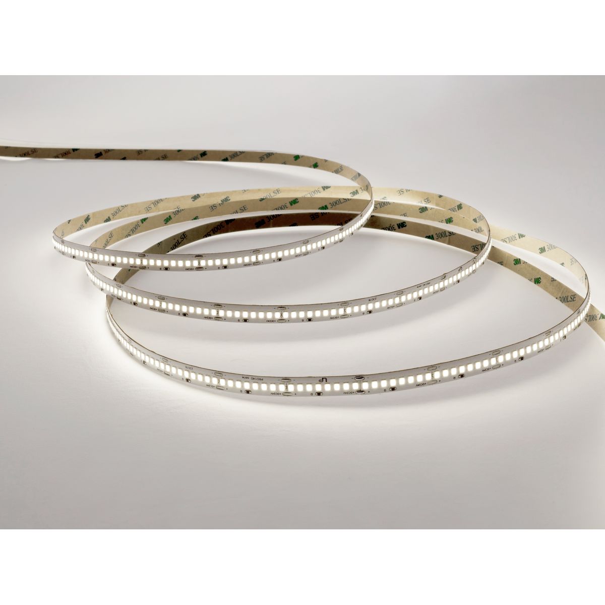 Светодиодная лента LEDS POWER 2835 240/м (22Вт/м) 24В холодная 30м/кат, серия ПРО140 005935