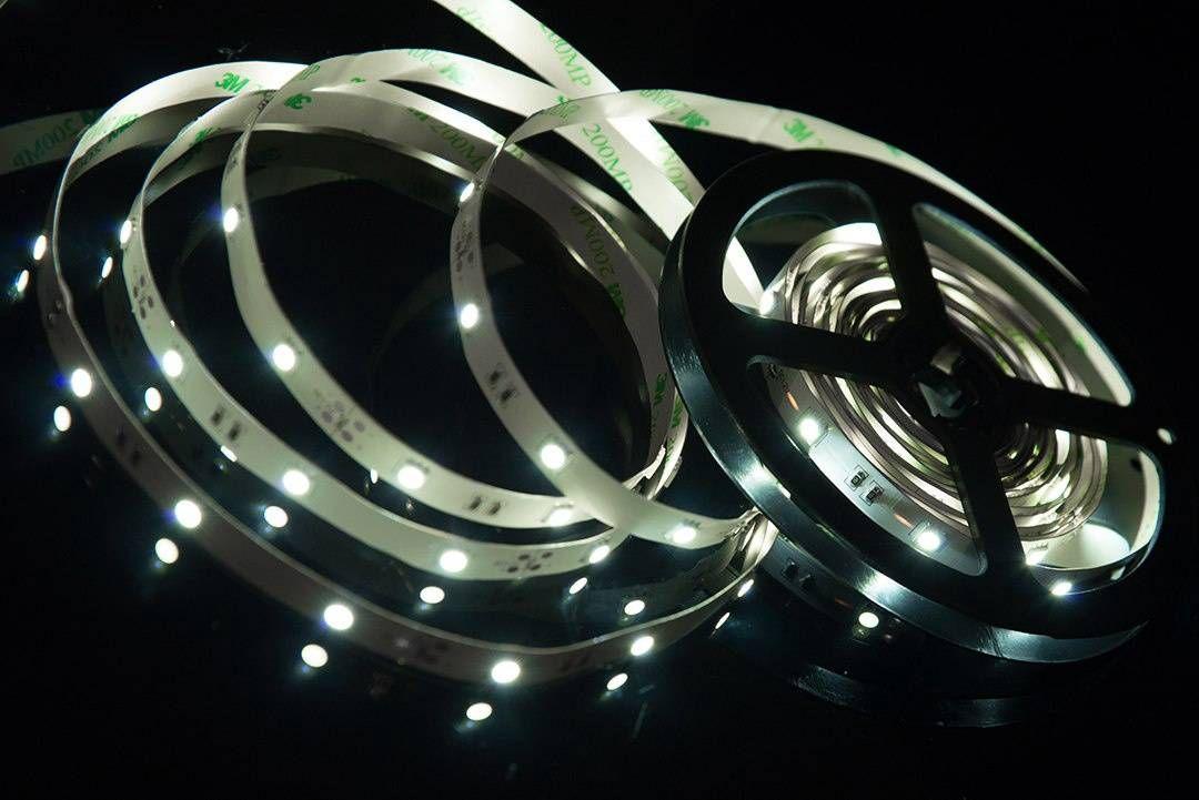 Светодиодная лента SWG 7,2W/m  30Led/m 5050SMD холодный белый 5M SWG530-12-7.2-W-М 009261