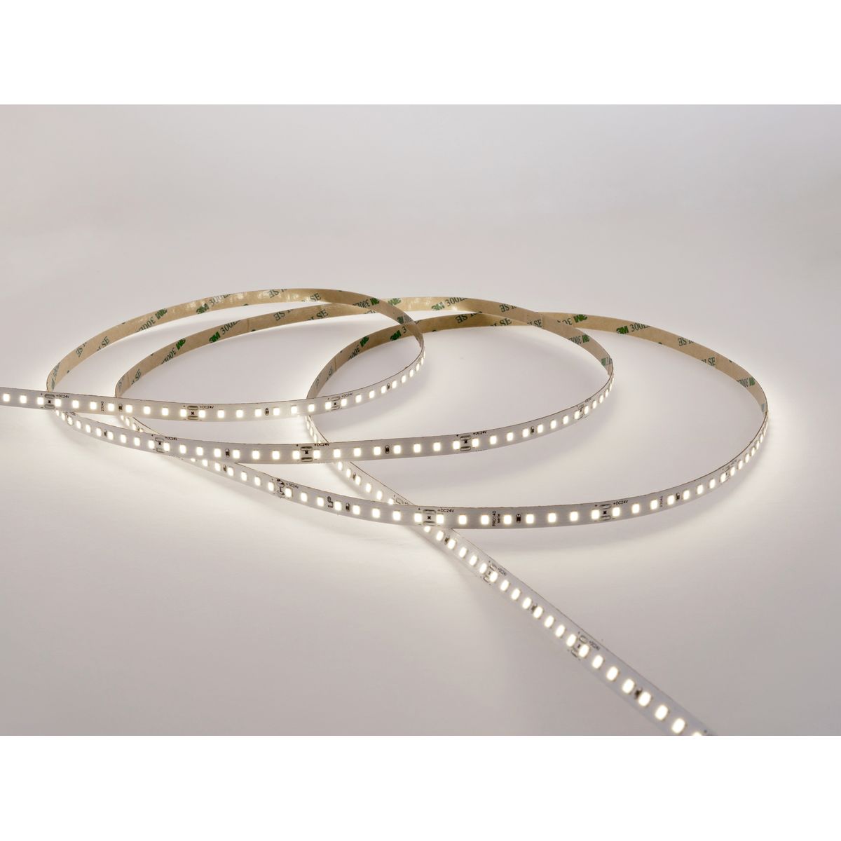 Светодиодная лента LEDS POWER 2835 128/м (12Вт/м) 24В нейтральная, серия ПРО140 005171