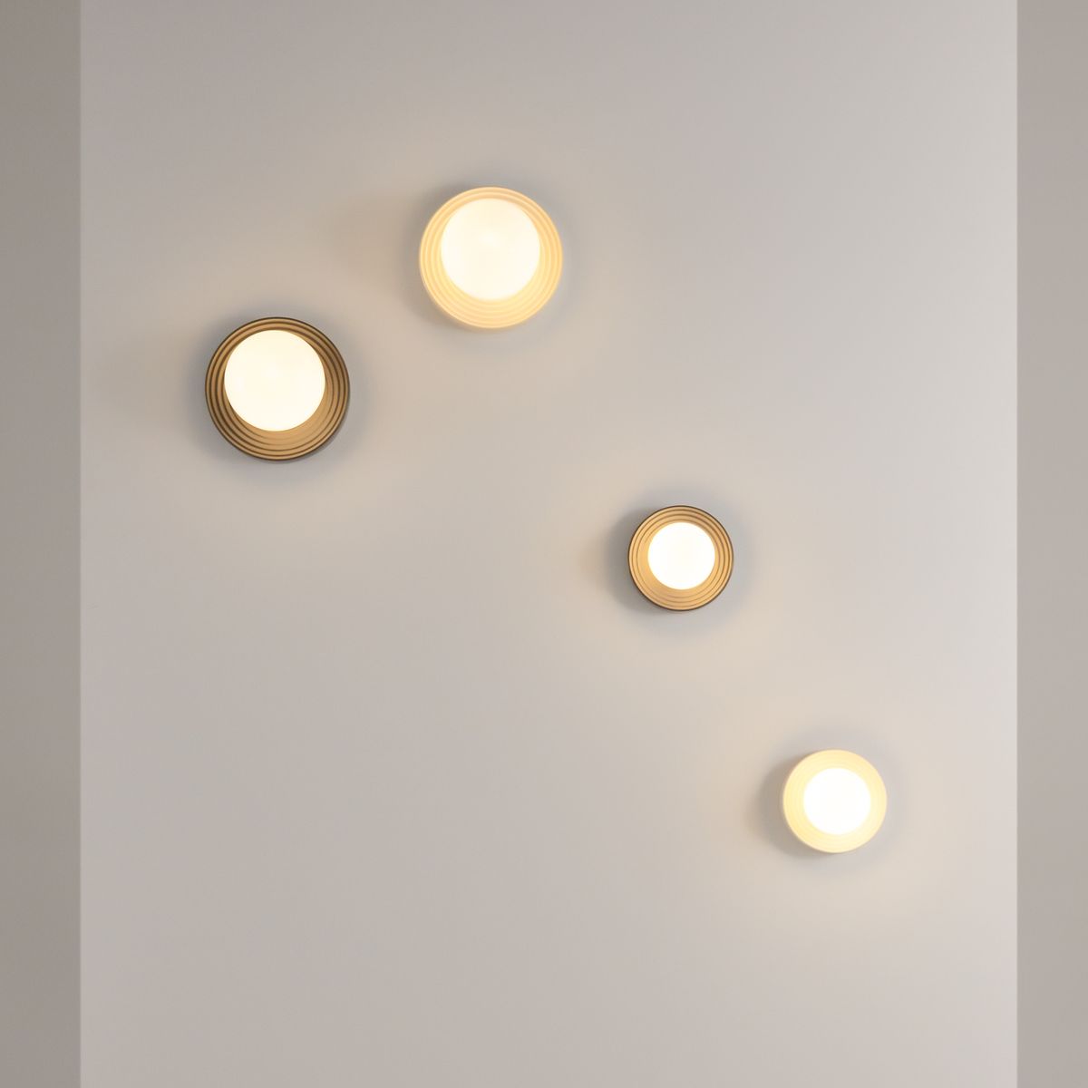 Бра Maytoni Modern MOD403WL-01BG