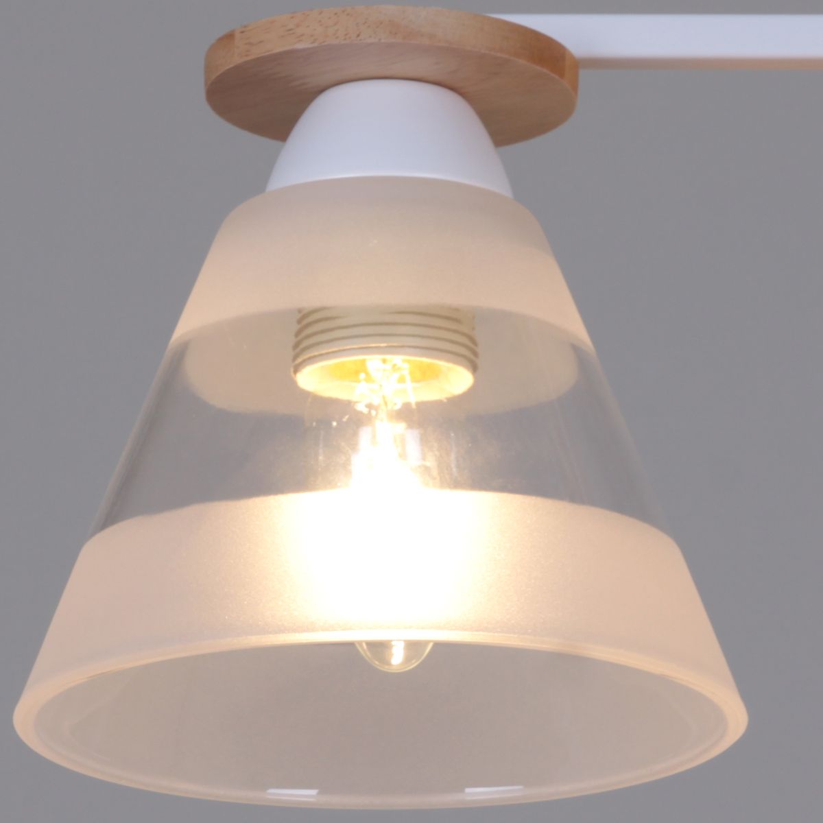 Потолочная люстра Reluce 01630-0.3-02 WH+WOOD