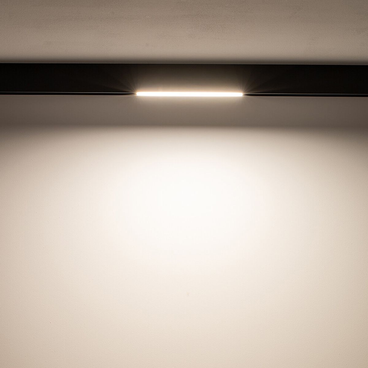 Трековый магнитный светильник Nowodvorski Lvm Line Black 10143