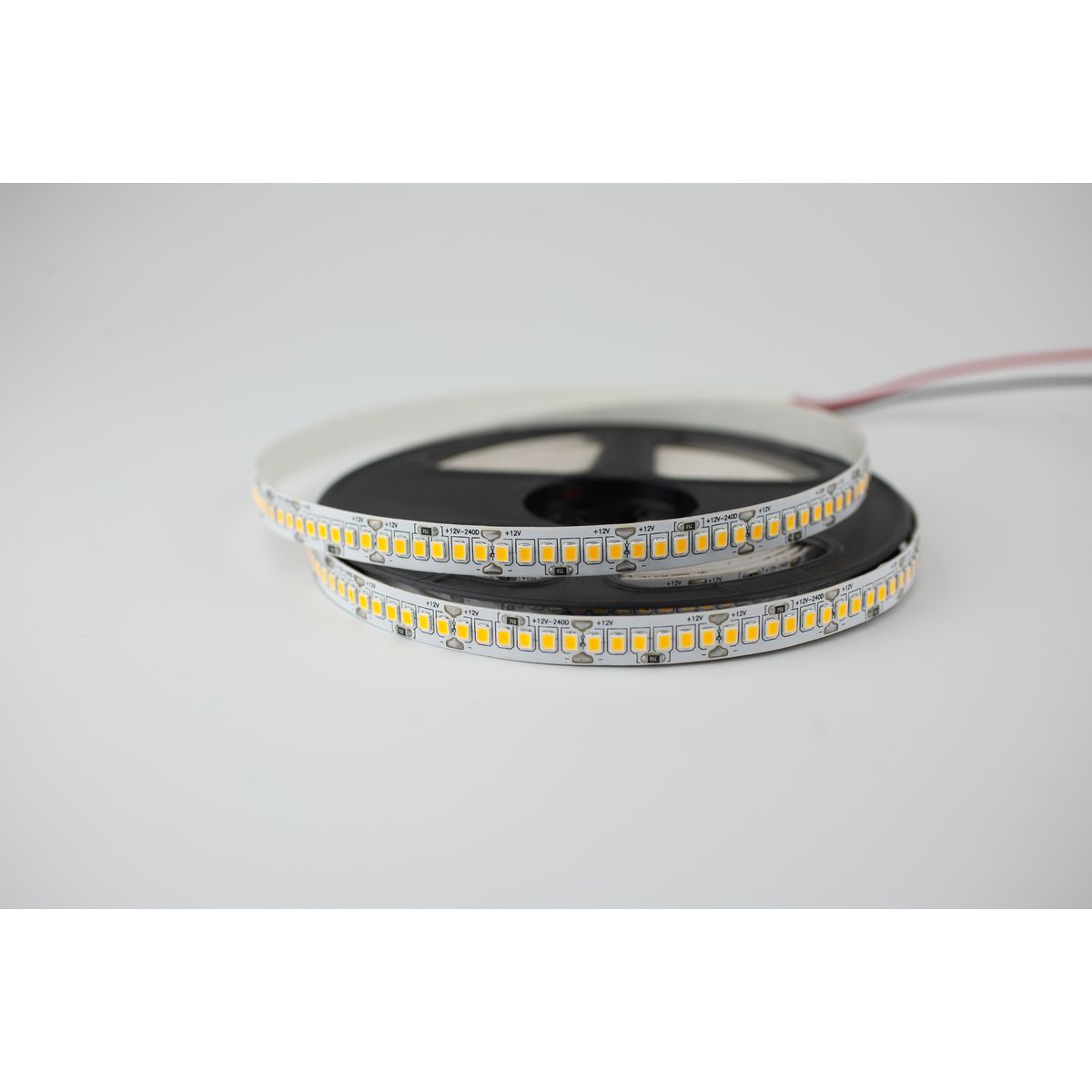Светодиодная лента LEDS POWER 2835 240/м (21Вт/м) 12В теплая 008783