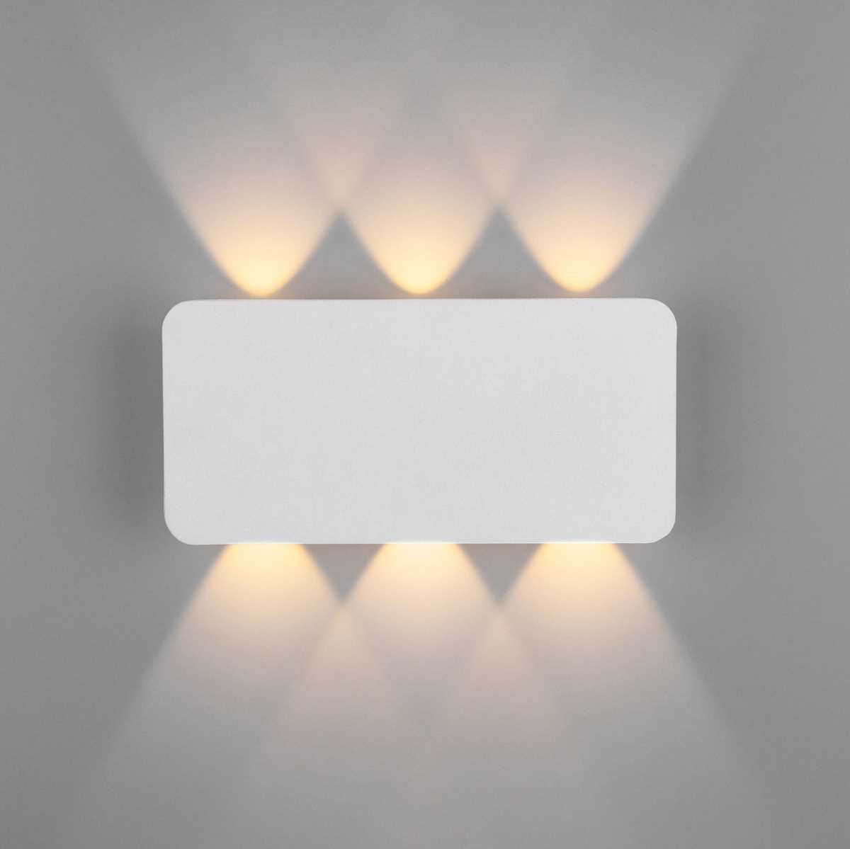 Настенный светодиодный светильник Elektrostandard 40138/1 LED белый a055776