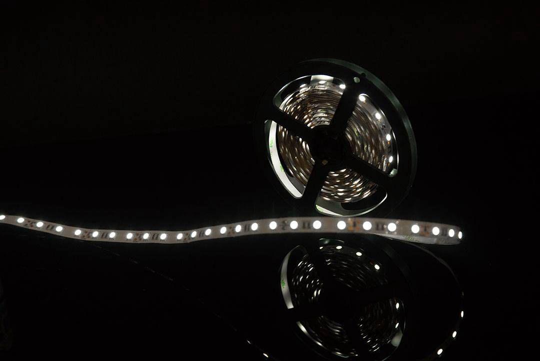 Светодиодная лента SWG 14,4W/m  60Led/m 5050SMD холодный белый 5M SWG560-12-14.4-UW-М 009263