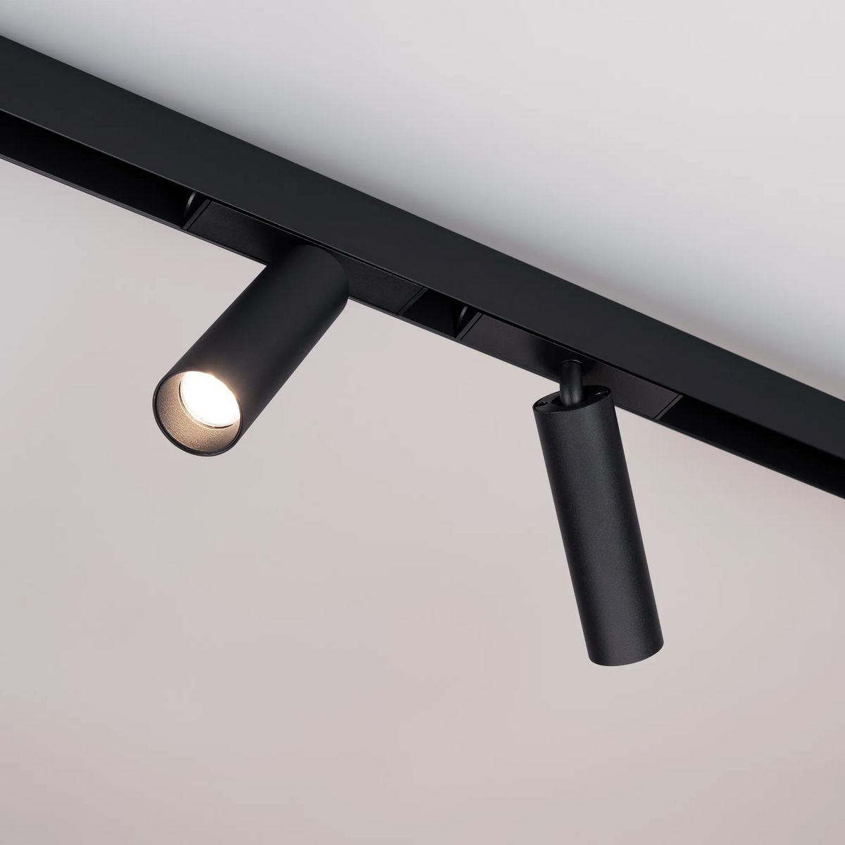 Трековый светодиодный светильник Arlight Mag-Spot-25-R120-12W Warm3000 046321