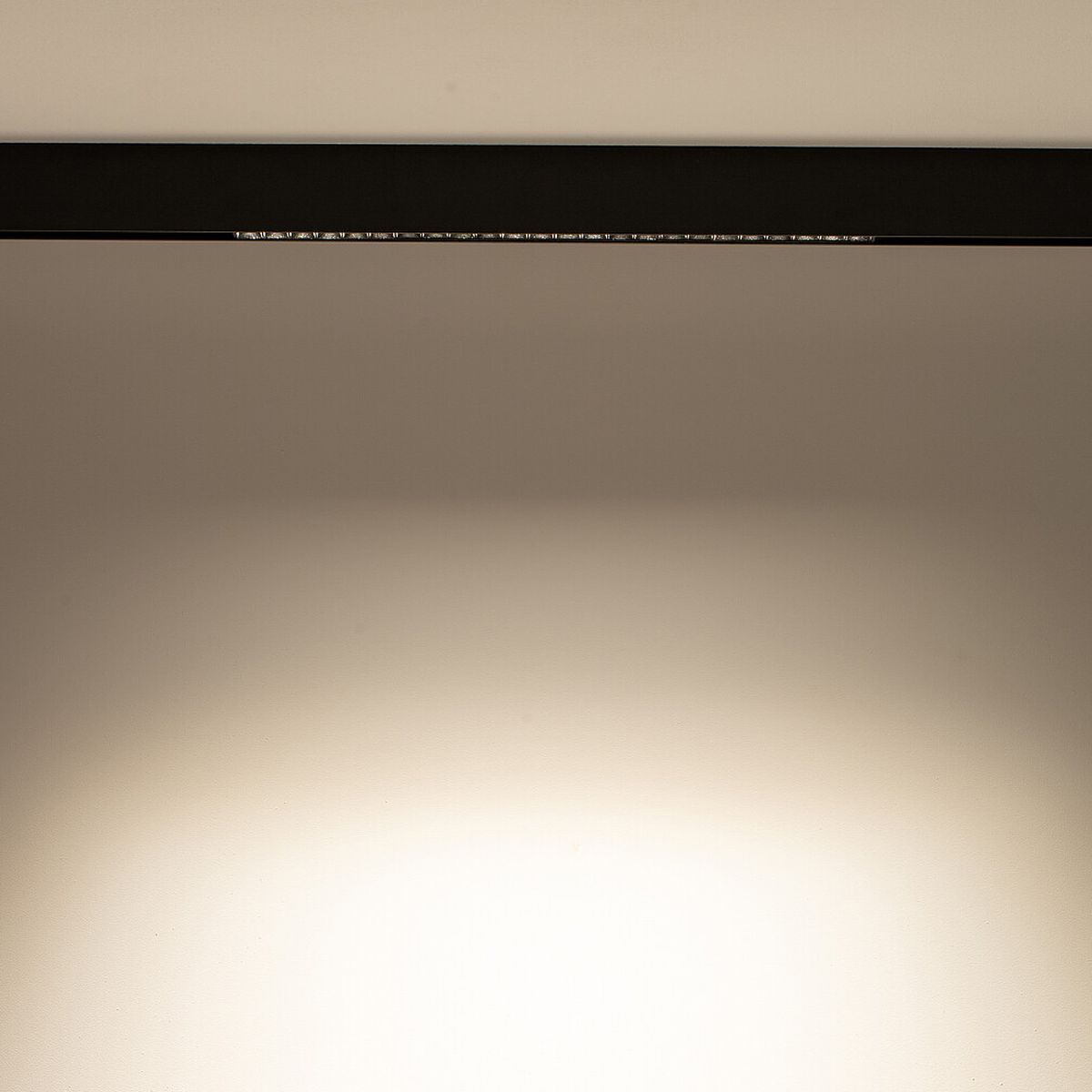 Трековый магнитный светильник Nowodvorski Focus Led Black 10150