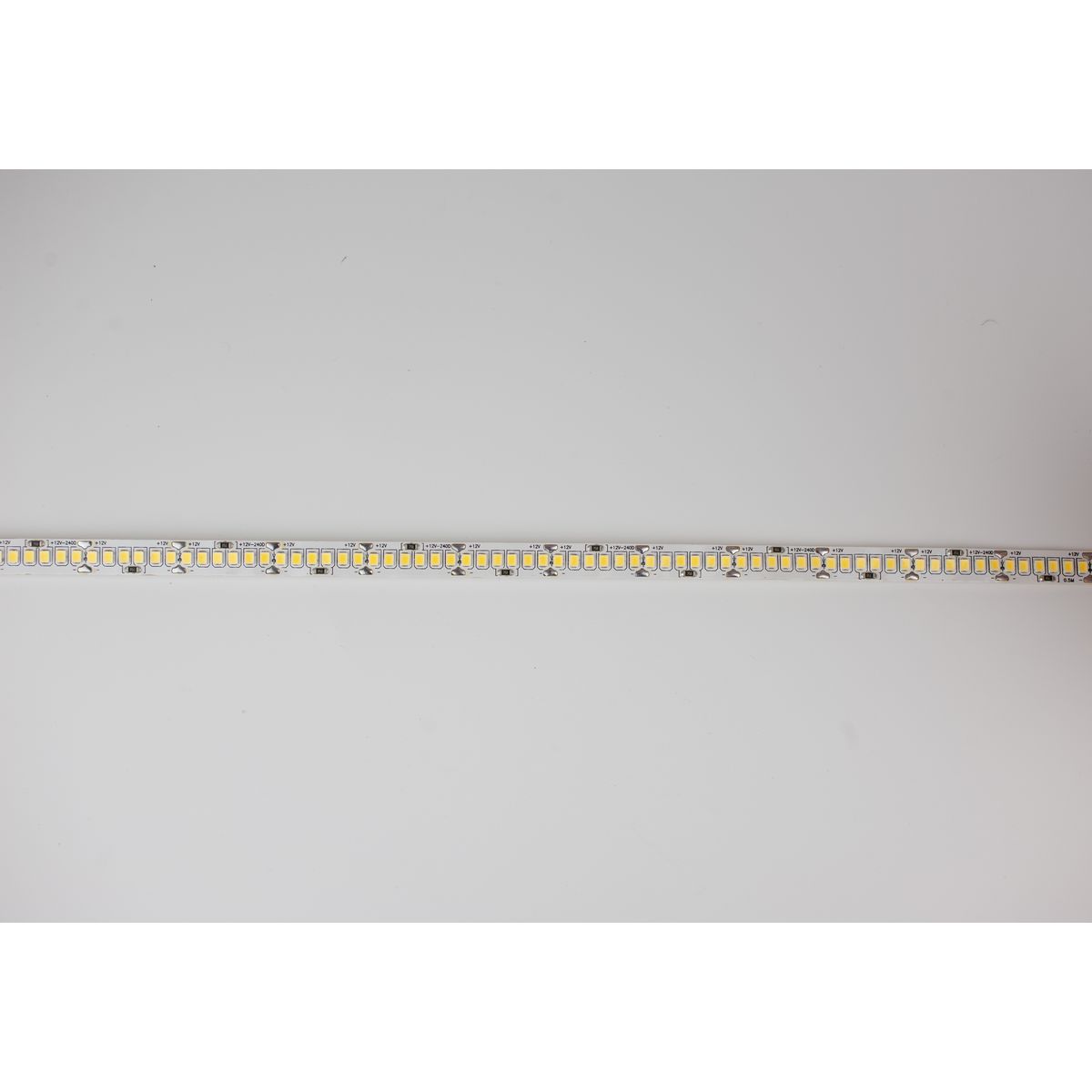 Светодиодная лента LEDS POWER 2835 240/м (21Вт/м) 12В холодная 008769