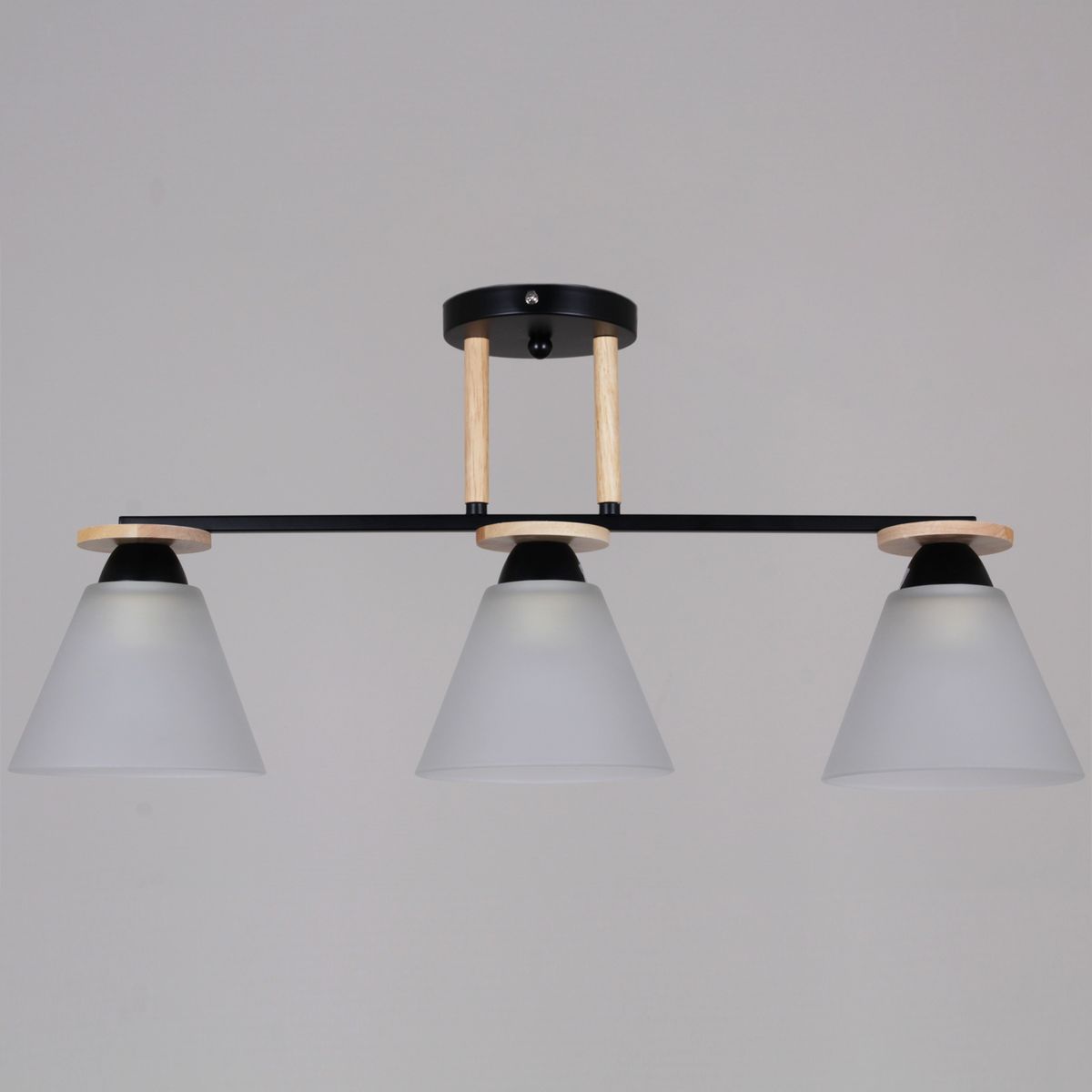 Потолочная люстра Reluce 11630-0.3-03 BK+WOOD