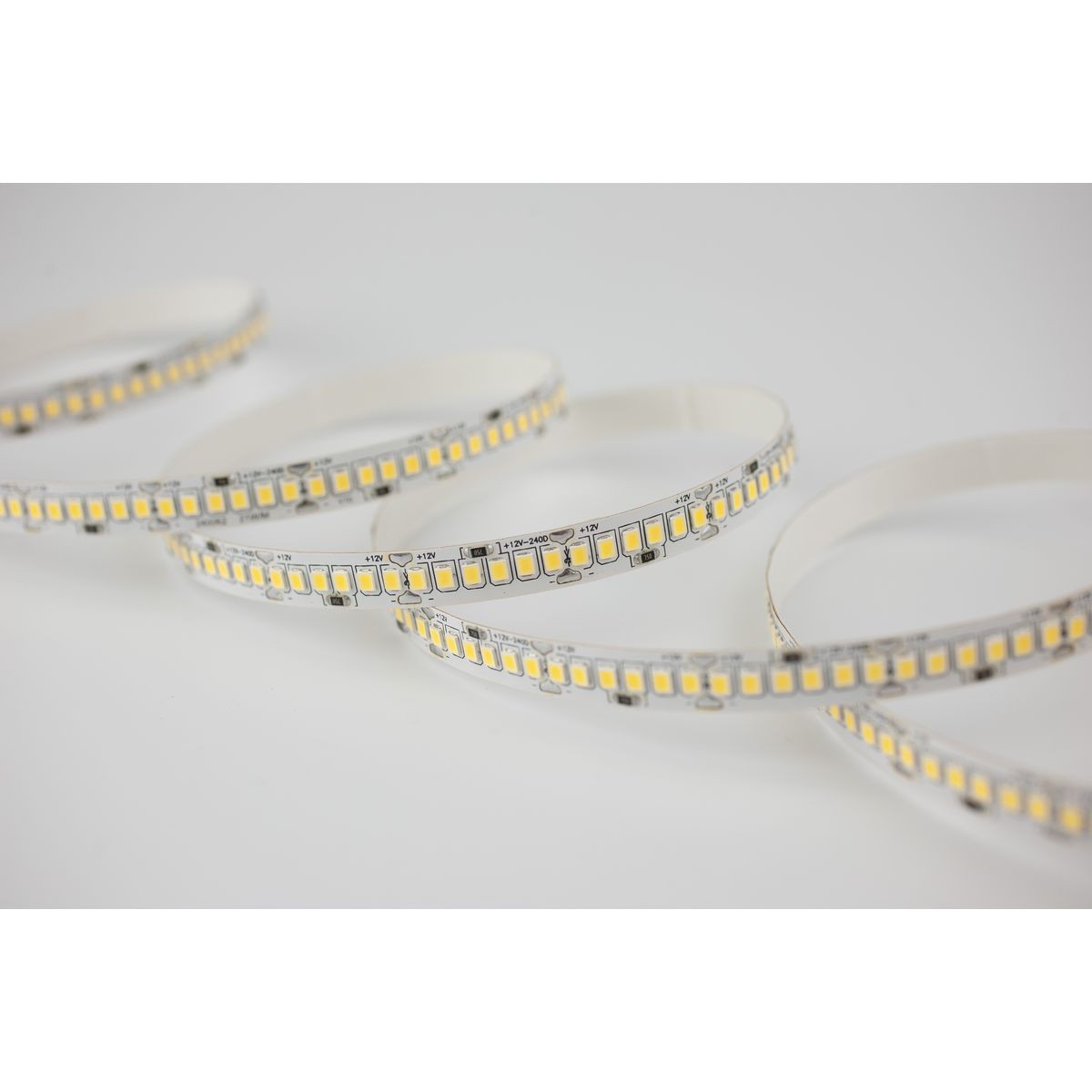Светодиодная лента LEDS POWER 2835 240/м (21Вт/м) 12В холодная 008769