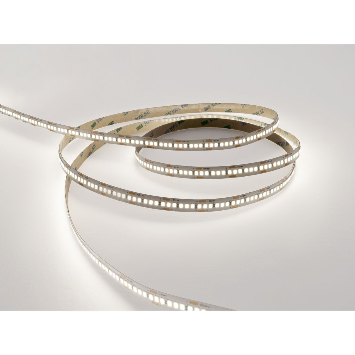 Светодиодная лента LEDS POWER 2835 240/м (18Вт/м) 12В холодная 002286